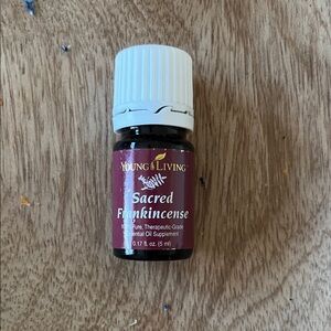 Young Living Sacred Frankincense Oil - Dark Bottle with White Cap